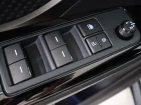 Toyota C-HR 1.8 Hybrid Bi-tone thumbnail 22