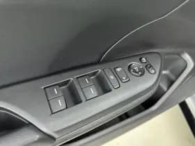 Honda Civic 1 0 i vtec black edition thumbnail 16