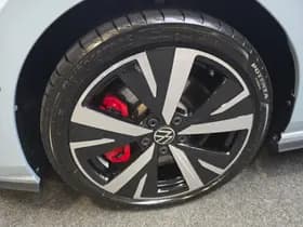 Volkswagen Golf thumbnail 2
