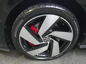 Volkswagen Golf thumbnail 2