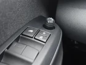 Toyota Yaris thumbnail 13
