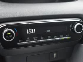 Toyota Yaris thumbnail 14