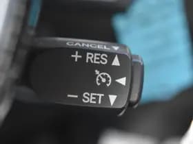 Toyota Yaris thumbnail 12