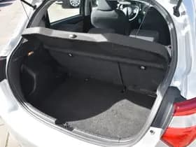 Toyota Yaris thumbnail 4