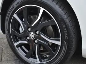 Toyota Yaris 1.5 Hybrid Bi-Tone Automaat 100Pk thumbnail 2