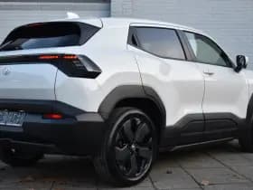 Toyota Urban Cruiser Executive 61 Kwh Automaat 174Pk thumbnail 3