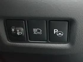 Toyota C-HR thumbnail 8