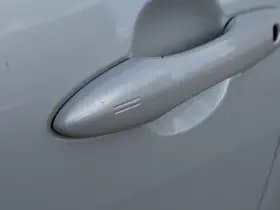 Toyota Yaris 1.5 Hybrid 115 First Edition Limited Automaat 116Pk thumbnail 2