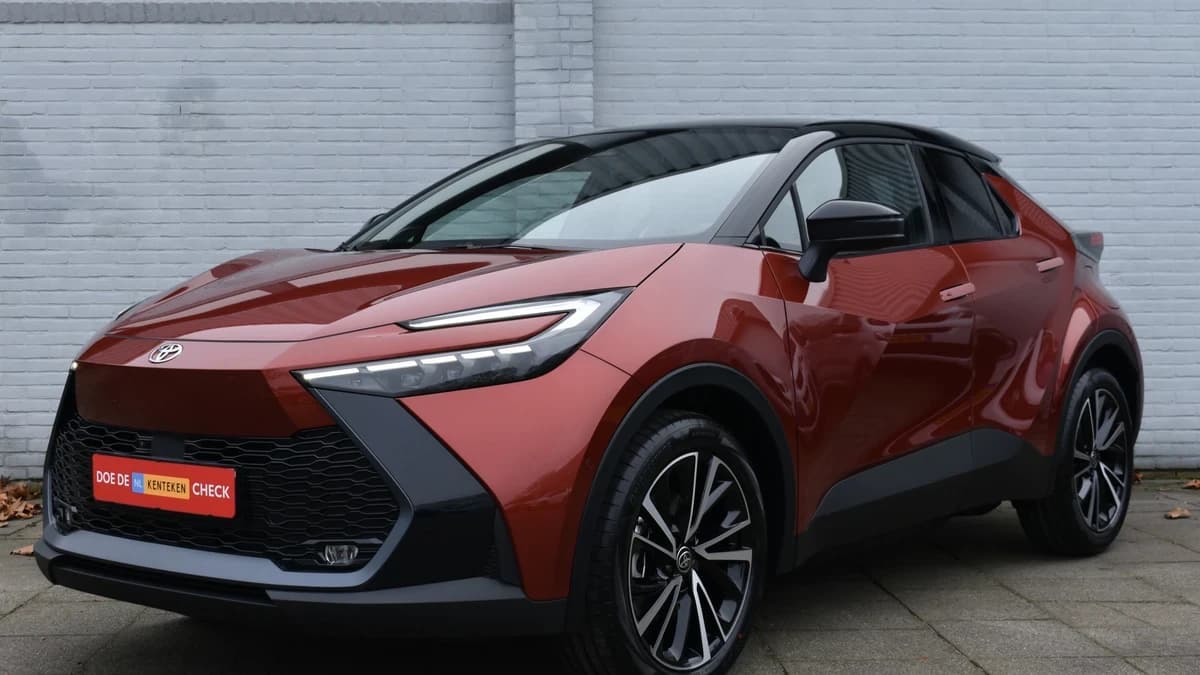 Toyota C-HR 2.0 Plug-In Hybrid 220 Executive Automaat 223Pk — foto 1