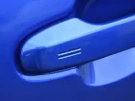 Toyota C-HR 1.8 Hybrid Bi-Tone Automaat 122Pk thumbnail 2