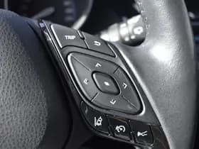 Toyota C-HR thumbnail 12