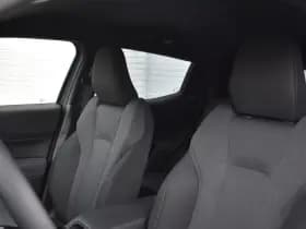 Toyota Urban Cruiser Dynamic 61 Kwh Automaat 174Pk thumbnail 6