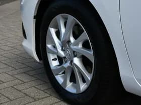 Toyota Auris thumbnail 13