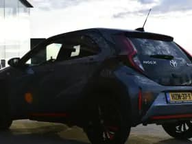 Toyota Aygo X 1.0 VVT-i S-CVT Undercover Jun Takahashi Limited Automaat 72pk thumbnail 11