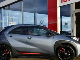 Toyota Aygo X 1.0 VVT-i S-CVT Undercover Jun Takahashi Limited Automaat 72pk thumbnail 3