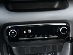 Toyota Yaris thumbnail 11
