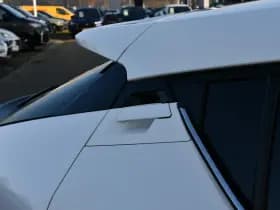 Toyota C-HR 1.8 Hybrid Style Luxury thumbnail 19