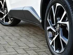 Toyota C-HR 1.8 Hybrid Style Luxury thumbnail 29