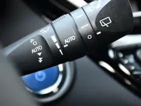 Toyota C-HR 1.8 Hybrid Style Luxury thumbnail 36