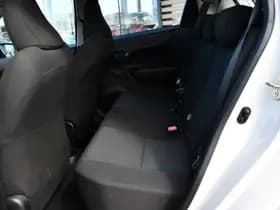 Toyota Yaris thumbnail 12