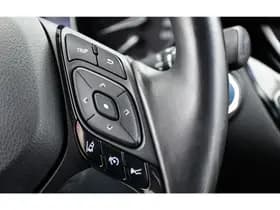 Toyota C-HR thumbnail 23