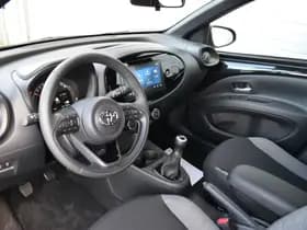 Toyota Aygo X 1.0 VVT-i MT Play 72 pk thumbnail 3