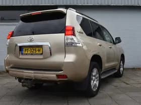 Toyota Land Cruiser 3.0 D-4D-F Executive thumbnail 3