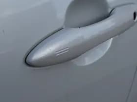 Toyota Yaris 1.5 Hybrid 115 First Edition Limited Automaat 116pk thumbnail 2