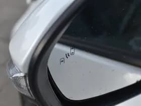 Toyota Yaris 1.5 Hybrid 115 First Edition Limited Automaat 116pk thumbnail 4