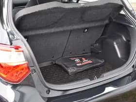 Toyota Yaris 1.5 Hybrid Dynamic Limited Automaat 100pk thumbnail 17