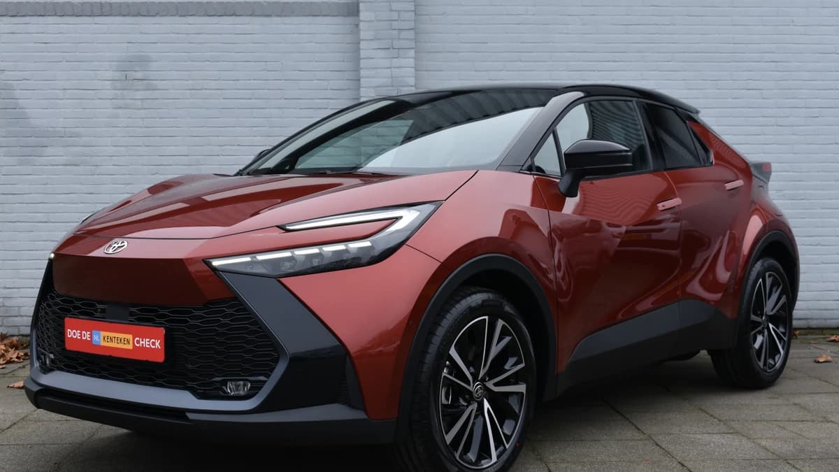 Toyota C-HR 2.0 Plug-in Hybrid 220 Executive Automaat 223pk — foto 1