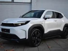 Toyota Urban Cruiser Executive 61 kWh Automaat 174pk