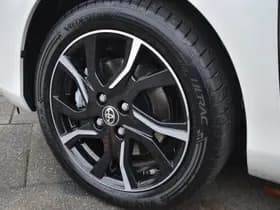 Toyota Yaris 1.5 Hybrid Bi-Tone Automaat 100pk thumbnail 2