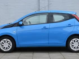 Toyota Aygo 1.0 VVT-i x-play Handgeschakeld 72pk thumbnail 3