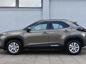 Toyota Yaris Cross thumbnail 2