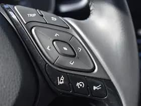 Toyota C-HR thumbnail 11