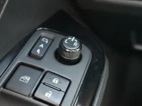 Toyota C-HR thumbnail 6