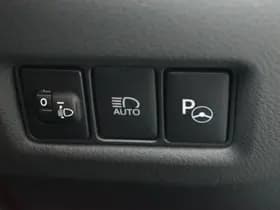 Toyota C-HR thumbnail 8