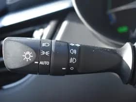 Toyota C-HR thumbnail 10