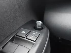 Toyota Yaris thumbnail 9