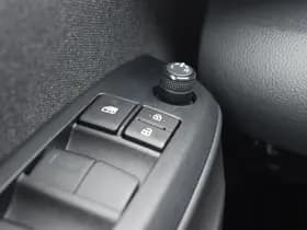 Toyota Yaris thumbnail 13