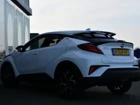 Toyota C-HR 1.8 Hybrid Style Luxury thumbnail 11
