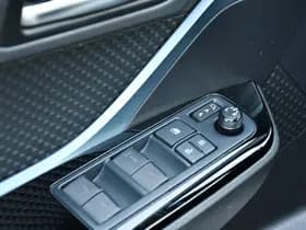 Toyota C-HR 1.8 Hybrid Style Luxury thumbnail 13