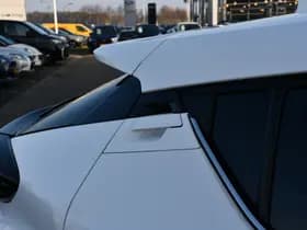 Toyota C-HR 1.8 Hybrid Style Luxury thumbnail 19