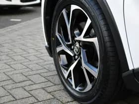 Toyota C-HR 1.8 Hybrid Style Luxury thumbnail 26