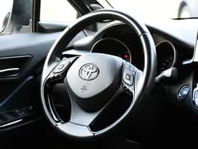 Toyota C-HR 1.8 Hybrid Style Luxury thumbnail 28