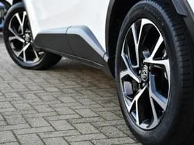 Toyota C-HR 1.8 Hybrid Style Luxury thumbnail 29