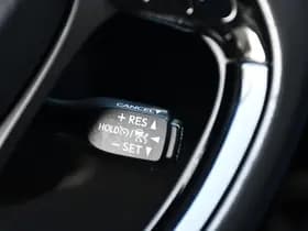 Toyota C-HR 1.8 Hybrid Style Luxury thumbnail 34