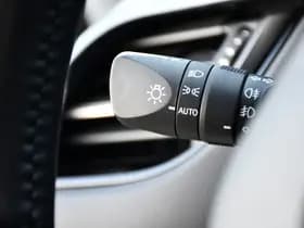 Toyota C-HR 1.8 Hybrid Style Luxury thumbnail 35