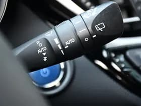 Toyota C-HR 1.8 Hybrid Style Luxury thumbnail 36